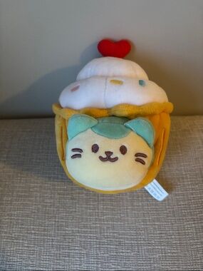 Plush Cupcake Cat Stuffed Animal - Yellow & White
